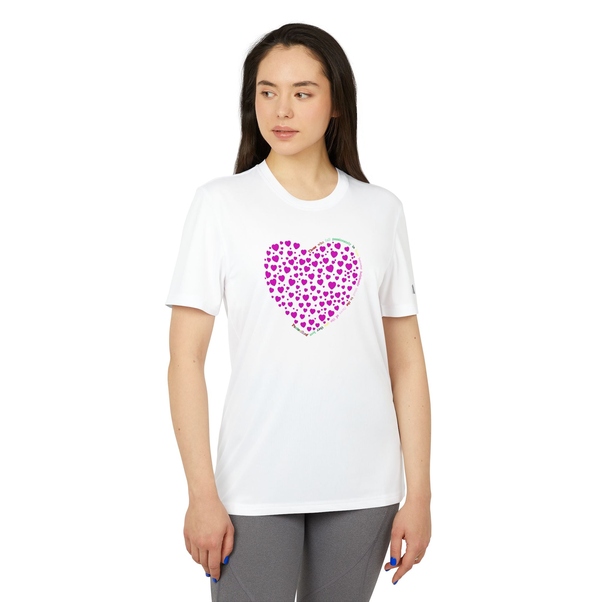Camiseta Deportiva Unisex Adidas® con Diseño de Corazón Rosa