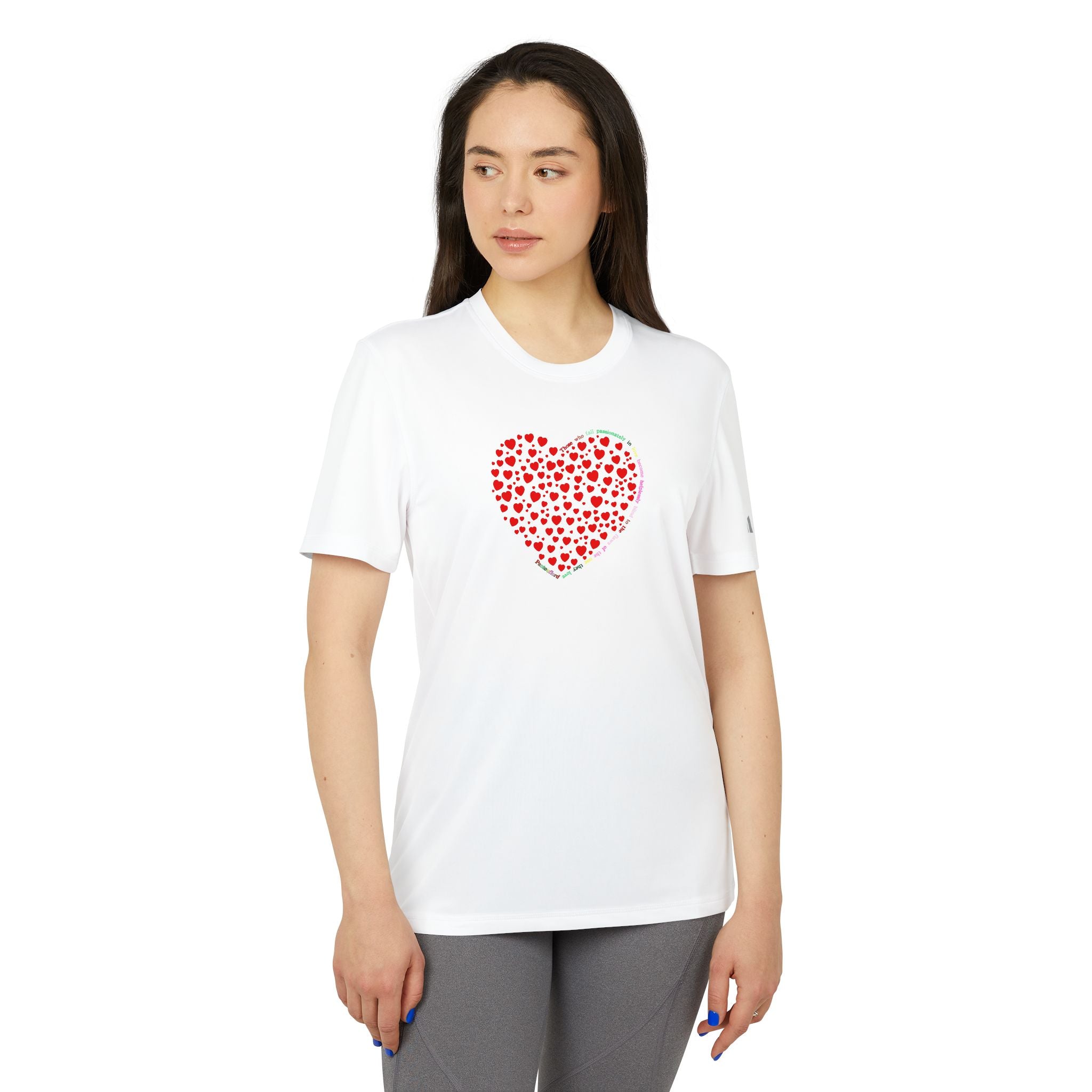 Camiseta Deportiva Unisex Adidas® con Diseño de Corazón Rojo Brillante