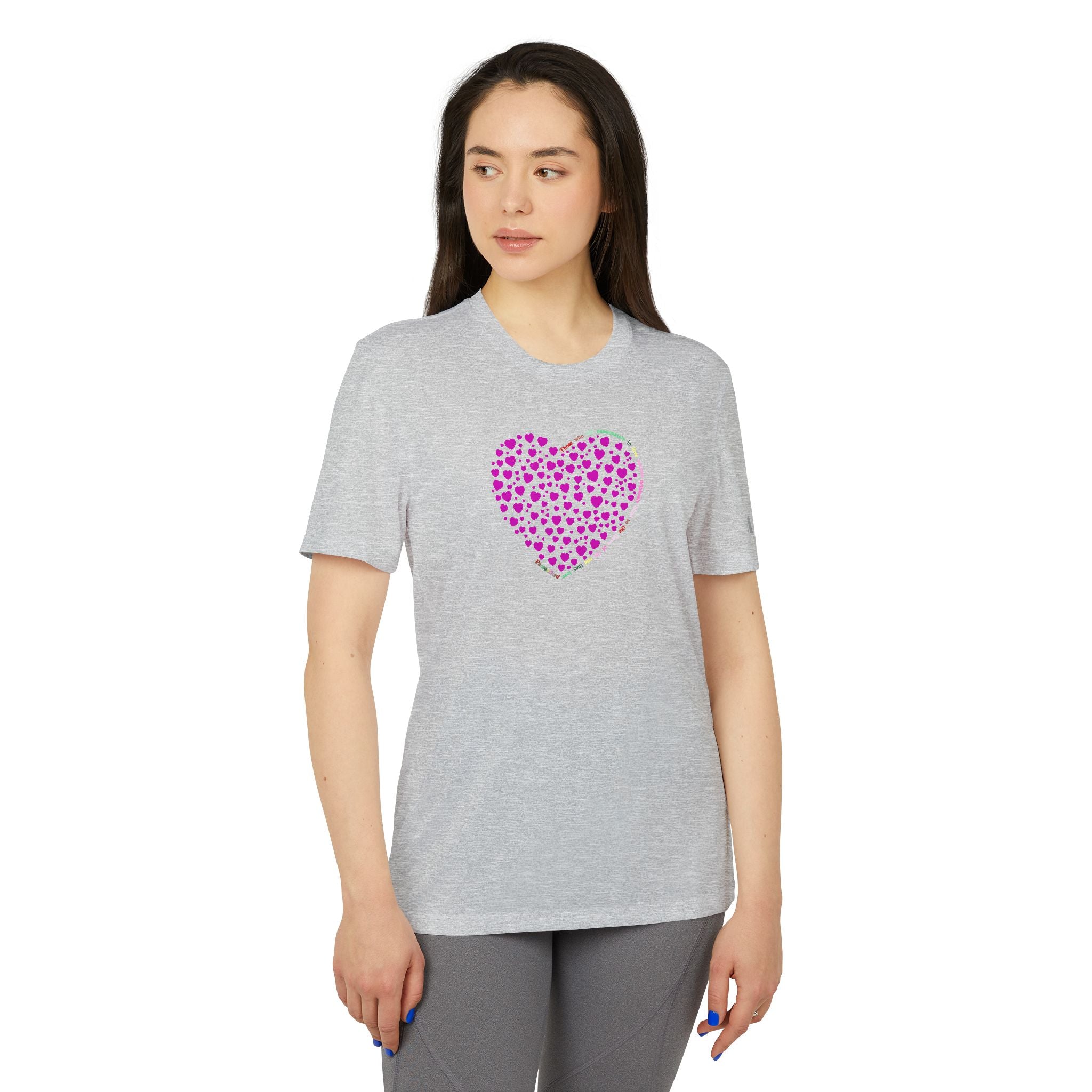 Camiseta Deportiva Unisex Adidas® con Diseño de Corazón Rosa