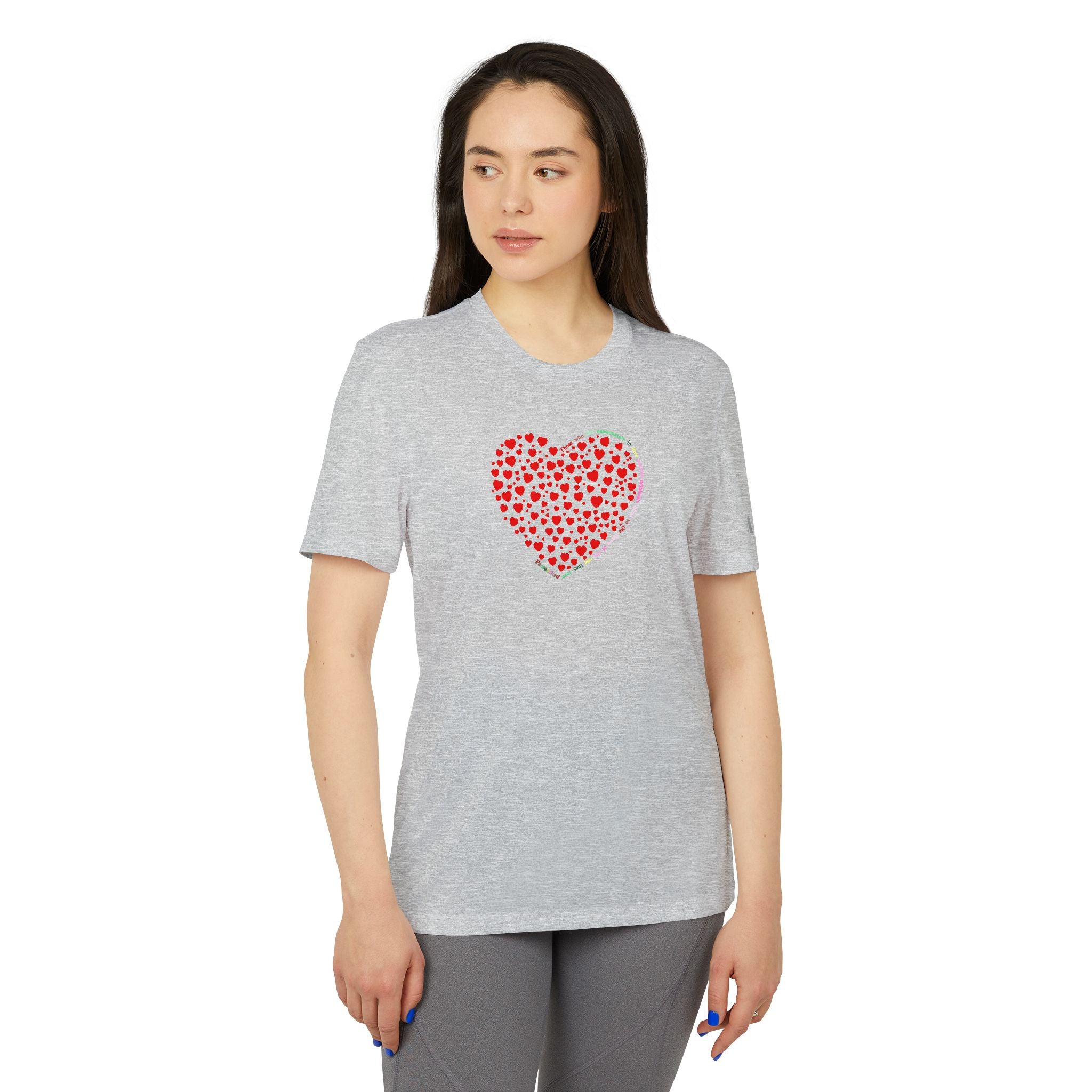 Camiseta Deportiva Unisex Adidas® con Diseño de Corazón Rojo Brillante