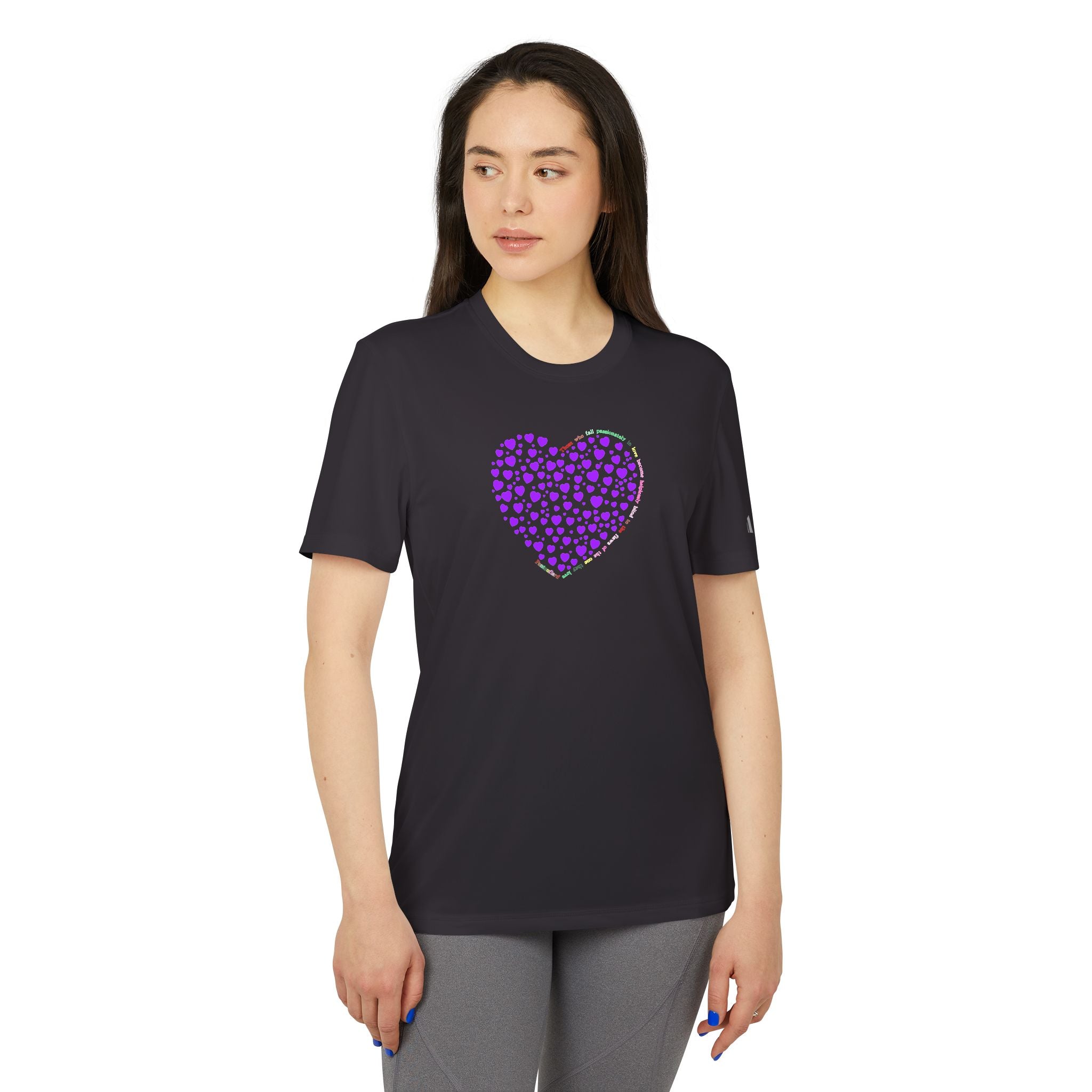 Camiseta deportiva unisex Adidas® con diseño de corazón púrpura